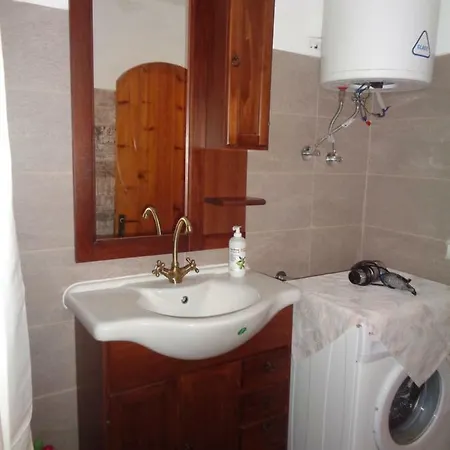 Kanavaros Traditional Stone House Апартаменты Erimos